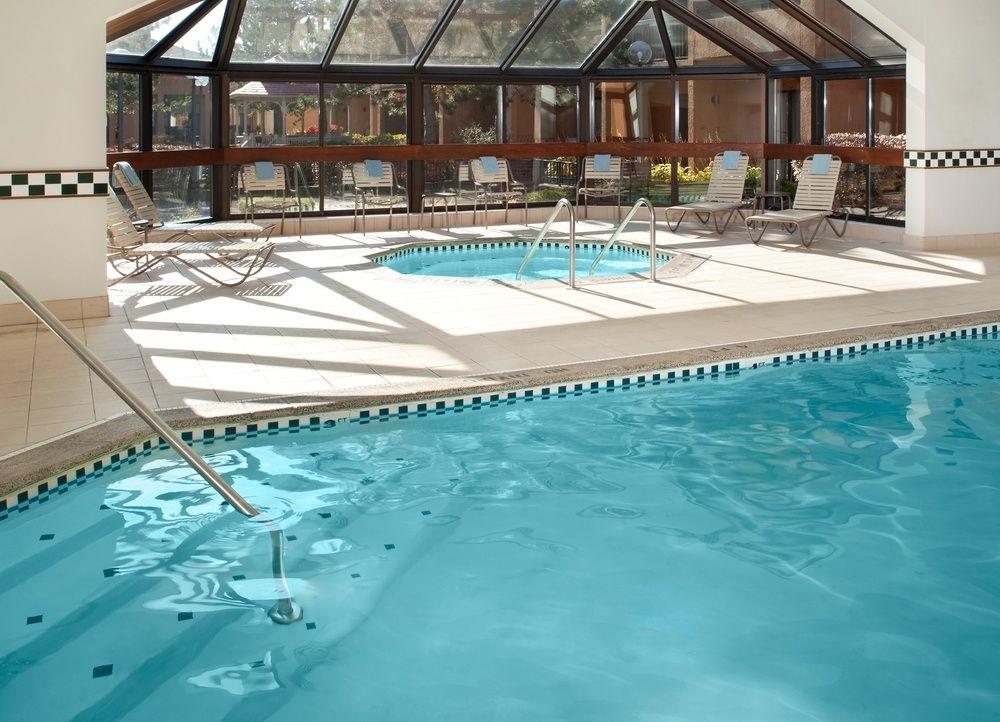 Hotel Courtyard By Marriott Detroit Livonia Exterior foto