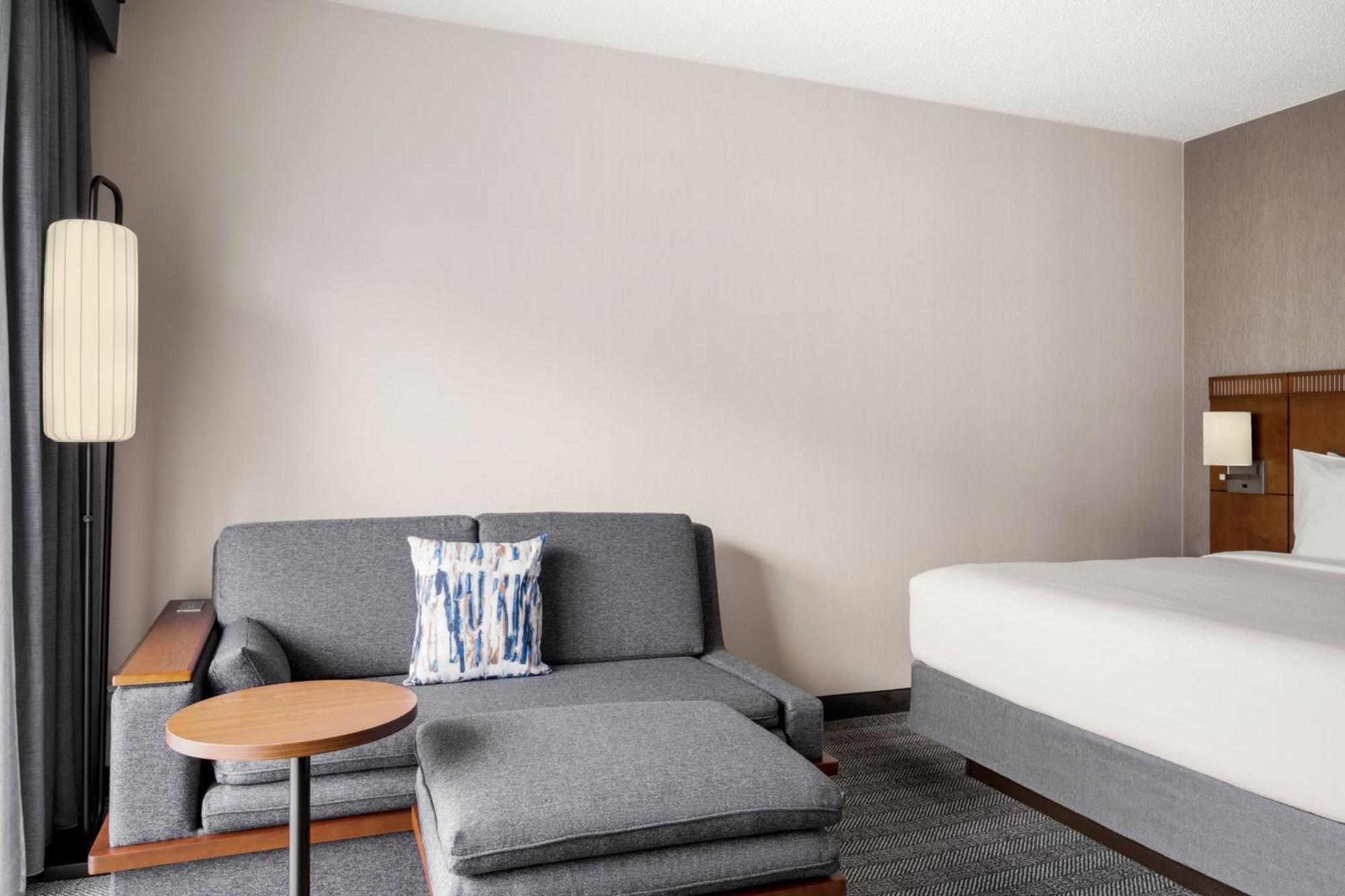 Hotel Courtyard By Marriott Detroit Livonia Exterior foto