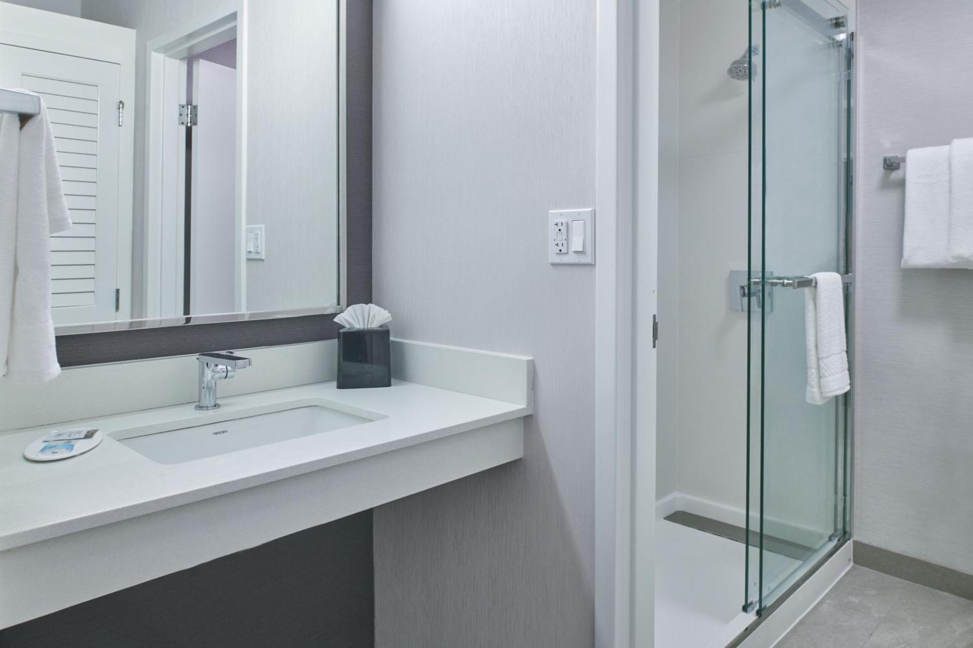 Hotel Courtyard By Marriott Detroit Livonia Exterior foto