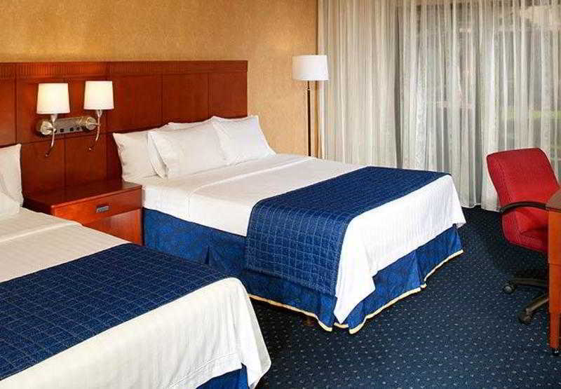 Hotel Courtyard By Marriott Detroit Livonia Exterior foto